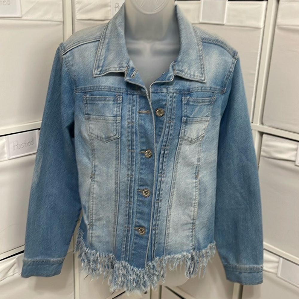 NWOT Live a little stonewashed frayed jean jacket 🩵
